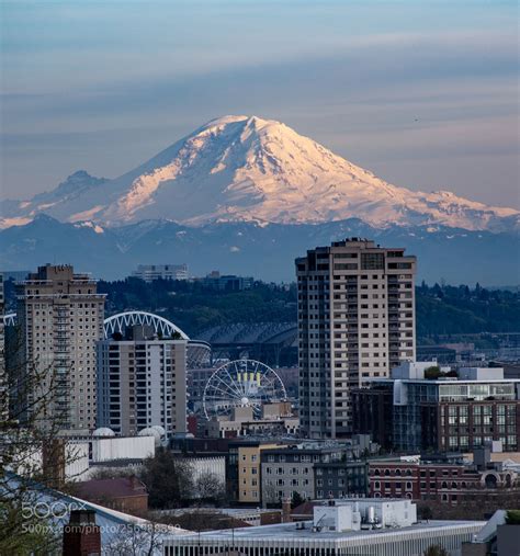 Seattles Iconic Mt Rainier With The Great Wheel Mount Rainier Is The