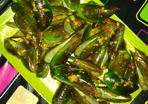 4 resep jajanan pasar yang mudah dimasak di rumah: Resep Kerang Hijau Bumbu Kuning : 1 kg kerang hijau (rebus ...