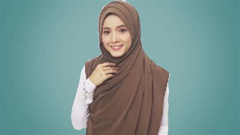Memakai tudung atau hijab perlulah mengikut syariah dan pada masa yg sama nampak kemas dan sopan. 10 TUTORIAL CARA PAKAI TUDUNG PASHMINA SHAWL SIMPLE KEMAS ...