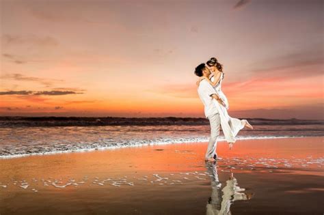 Beach Wedding Photoshoot Cherish Your Romance In Sunset