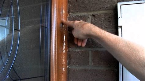 How To Wide Bead Of Silicone Sealant Upvc Windows Doors Youtube