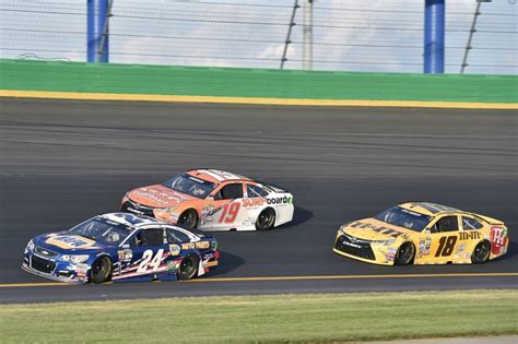 Nascar releases 2017 sprint cup series schedule. Chase Elliott Faces Adversity in Kentucky Race, Regroups ...