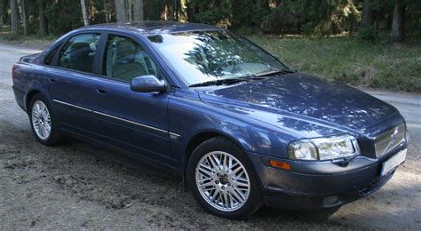 The 2.9t with its twin turbochargers features close to a 100 hp per 1000 cc. 2002 Volvo S80 T6 Executive - Sedan 2.9L Twin-turbo auto