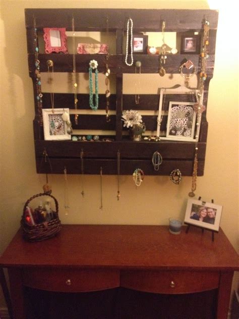 Jewelry Display Made From Pallets Jewelry Storage Diy Diy Pallet