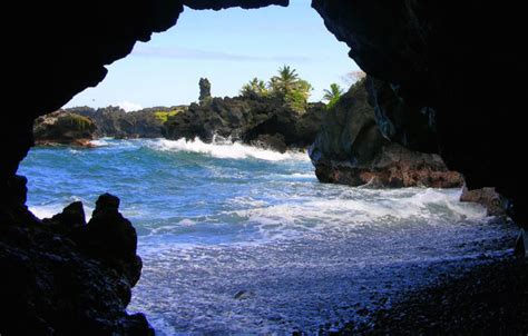 9 Enchanting Hawaiian Sea Caves You Cant Miss