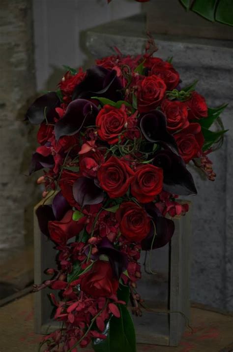 A teardrop wedding bouquet i made at college. Teardrop bouquet of Red Roses, Dark Purple Calla Lilies ...