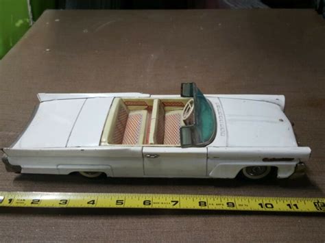 1958 TIN FRICTION TOY CAR, LINCOLN CONTINENTAL MARK III, NICE , JAPAN