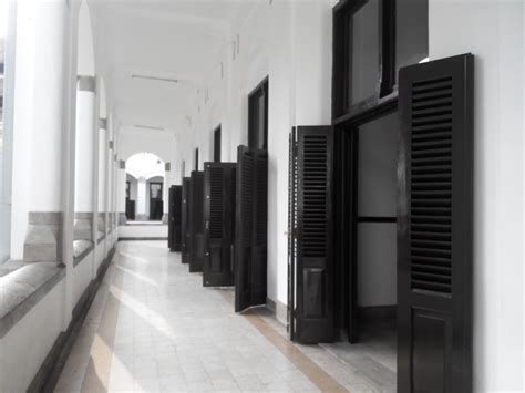 Daily horror | lawang sewu | a thousand door building of ghosts | lawang sewu indonesia | e01 asia, the largest continent of the world and arguably one of th. Great Combination of Heritage and Dark Tourism of Lawang ...