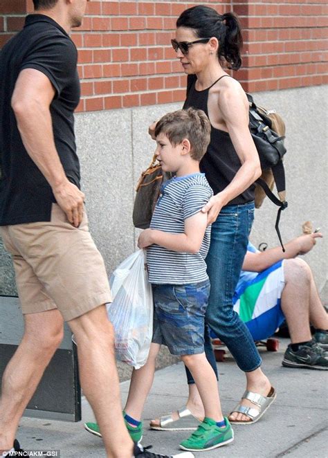Julianna Margulies Runs Errands With Six Year Old Son Kieran Julianna Margulies Julianna Slender