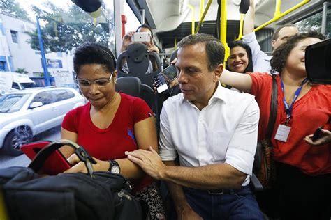Бразилия добавлен 7 янв 2016. João Doria recebe cheque de R$ 600 mil | VEJA