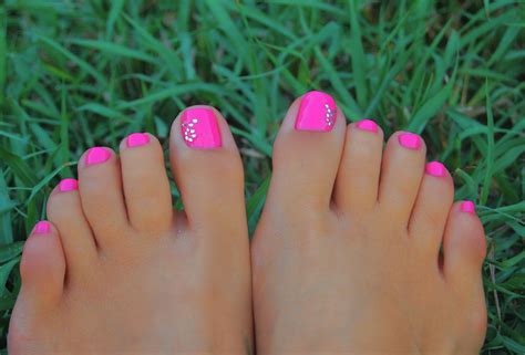 Support Pink Toe Nails Summer Toe Nails Pretty Toe Nails