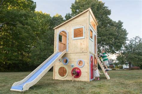 Naturbelassen oder mit individuellem anstrich wird das spielhaus zum neuen lieblingsort ihrer kinder. Spielhaus im Garten - Ideen für modernes Kinderspielhaus ...