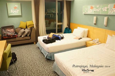 Everly hotel putrajaya malaysia is located in the heart of putrajaya, near to government buildings and adjacent to a connecting alamanda shopping mall. Travel & Living Journal of DT: Hotel Review: The Everly ...