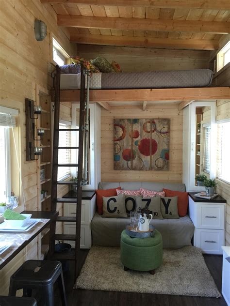 Fully functional tiny house idea. Cette Tiny House a un espace salon / chambre - Tiny House ...