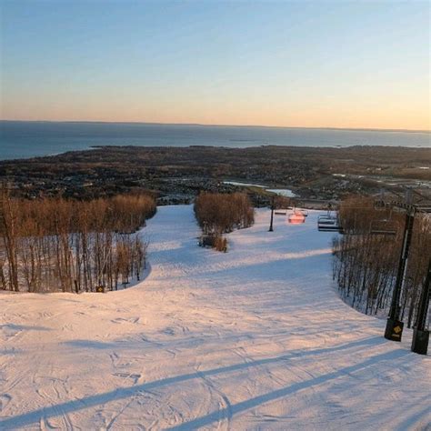 The town covers 33.78 square kilometers and is situated near the communities of owen sound, barrie, orillia, and orangeville. Collingwood, Ontario