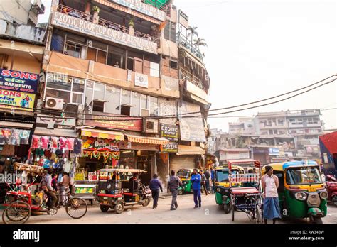 New Delhi Street Hi Res Stock Photography And Images Alamy