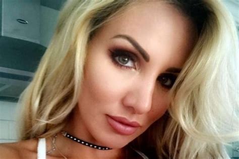 British Glamour Model Reveals What Its Like To Do Her Job And How Shell Retire By 45