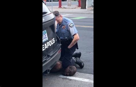 Quatre Policiers Américains Renvoyés Après La Mort D’un Noir Lors De Son Arrestation Le Devoir
