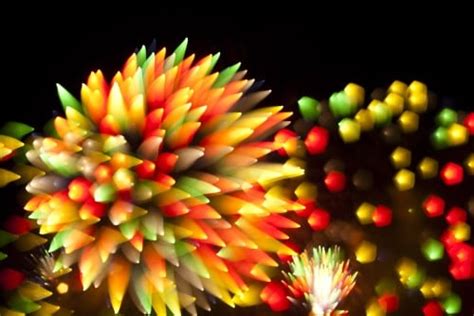 How To Photograph Spiky Fireworks With Long Exposure