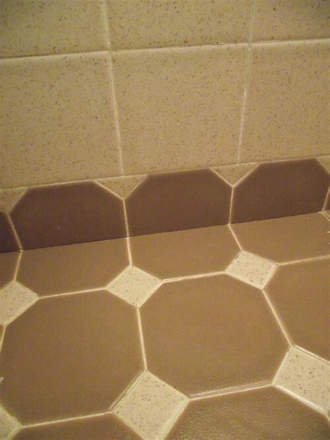 An octagon dot pattern is an ideal design for a retro inspired look. Octagon and dot tile creates scalloped edges - a terrific ...