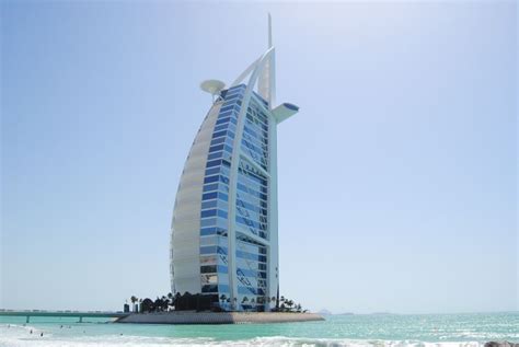Un video direttamente dall'infinity pool del famoso hotel 7 stelle di dubai, comunemente chiamato la vela. Burj Al Arab, la vela di Dubai - Hotel e ristoranti | VIVI ...