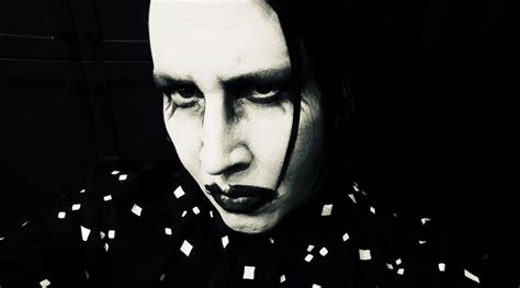 Brian hugh warner (born january 5, 1969), known professionally as marilyn manson, is an american singer, songwriter, record producer, actor, painter, and writer. Marilyn Manson é cortado da série "The Stand", baseada em ...