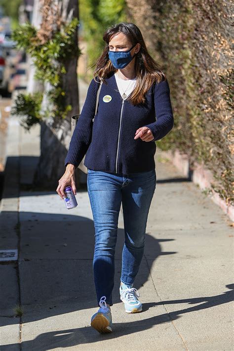 Jennifer Garner Wears Veja Sneakers With Mom Jeans Running Errands