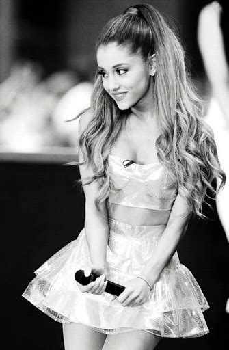 Ariana grande wallpaper is designed for you fans of ariana grande, in this application we provide ariana grande wallpapers with high quality images so that you are satisfied using our application. Ariana Grande Cute Wallpaper - KoLPaPer - Awesome Free HD Wallpapers