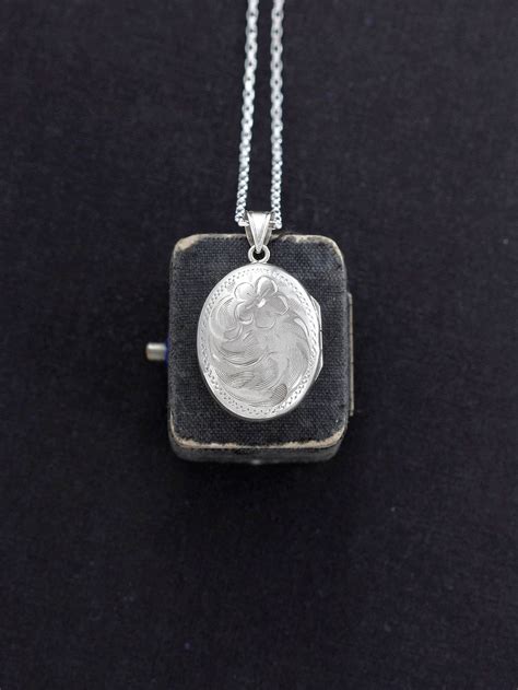 Vintage Sterling Silver Locket Necklace Long Chain Oval Photo Pendant Heirloom Gift