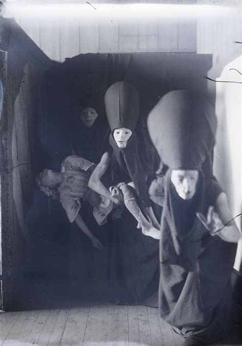 25 Oddly Disturbing Pictures From History Glasgow School Of Art Art