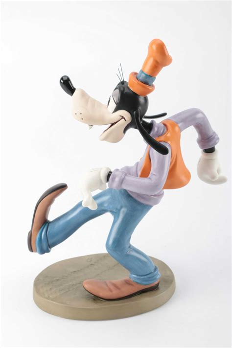 Walt Disney Classics Collection Goofy Figurine Ebth