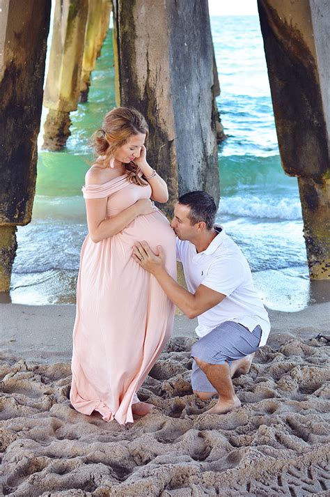 Beach Maternity Photoshoot