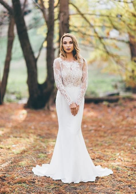 13 Autumn Wedding Dresses Youll Want Right Now Wedding