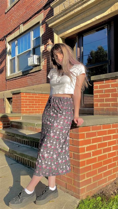 Pin By Vale🤎 On Outfits Long Skirt Outfits Long Skirt Fashion Floral Skirt Outfits