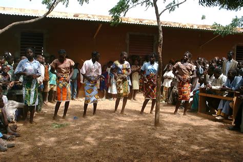 Tanguay Girls Dance Burkina Faso Dance Images Girl Dancing Dance