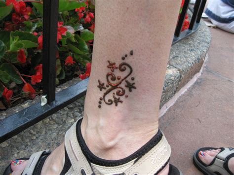 Second star to the right and straight on till morning. Disney Henna Tattoo from Epcot | Disney henna, Henna ...