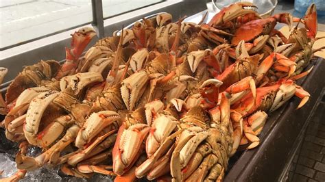 Dungeness Crab Stands In Historic Fishermans Wharf San Francisco