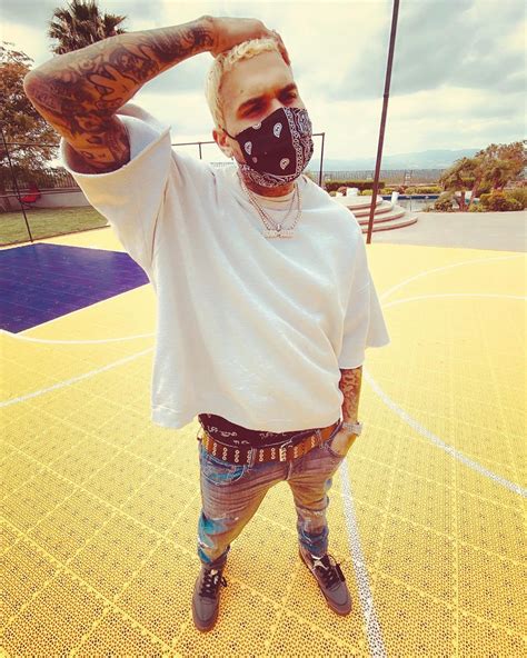 Chris brown | gold chain. SPOTTED: Chris Brown in Off-White™ x Nike Air Jordan 5's ...