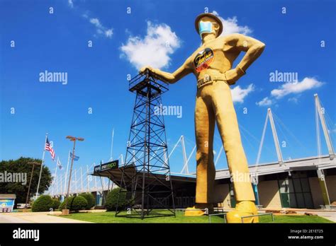 Tulsa Oklahomas Iconic Golden Driller Statue Wears A Mask During The