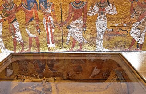 Tomb Savers Conservationists Unveil Work On Tutankhamun Grave Art