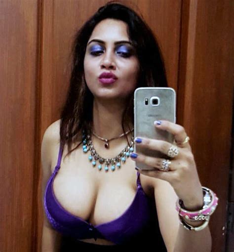 Arshi Khan S Husband Bigg Boss 11’s Contestant Arshi Khan Is Married To A 50 Year Old Bookie