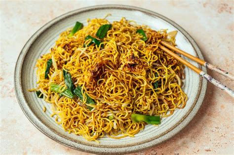 Best Easy Crispy Cantonese Chow Mein Recipe Food Network Canada