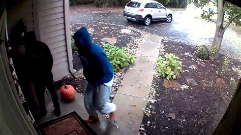 Bold Thieves Caught On Video Breaking Into Homes In Broad Daylight Youtube