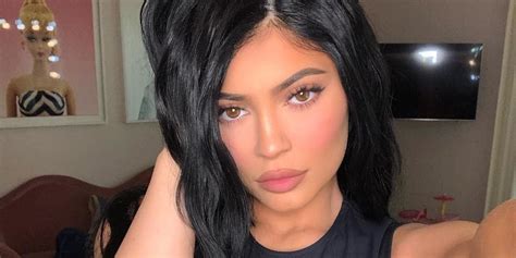 Kylie Jenner Shares Makeup Free Photo On Instagram Paper
