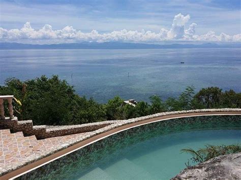 Overlooking Beach House In Alegria Cebu Furnished With 6 Bedrooms And