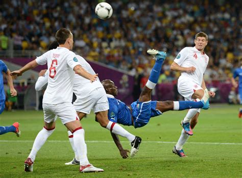 Dieser artikel befasst sich mit der italienischen fußballnationalmannschaft der herren. Italienische Fussball Nationalmannschaft - Ticketcorner