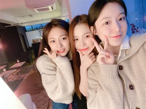 Never thought i'd see the day where elkie ruins her insta feed cnskcns #莊錠欣 #elkie #엘키 pic.twitter.com/av0aknmtes. 周子瑜同Elkie莊錠欣老友鬼鬼 連續兩年孖住過生日 | Jdailyhk