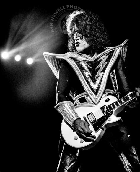 pictures of tommy thayer