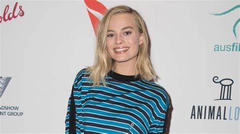 Margot Robbie Adorably Reacts To Her Sag Award Nomination Watch