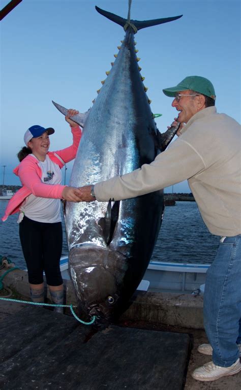Record Setting Bluefin Tuna Hauled In By Nova Scotia Girl Cbc News